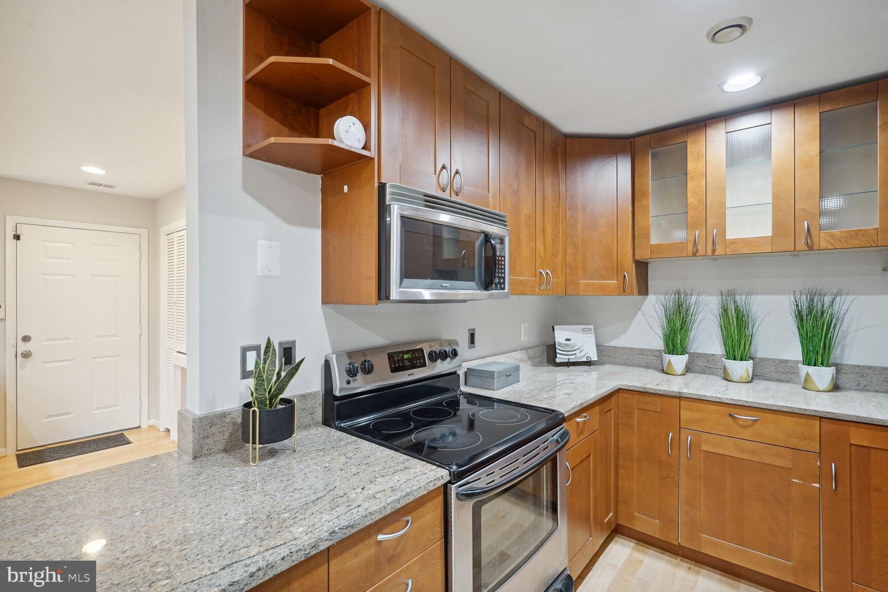 11307 Geddys Court Reston, VA 20191 - Photo 14 of 27 Stainless appliances