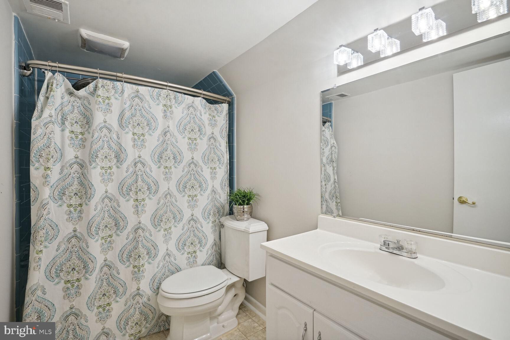 11307 Geddys Court Reston, VA 20191 - Photo 17 of 27 Primary suite bath