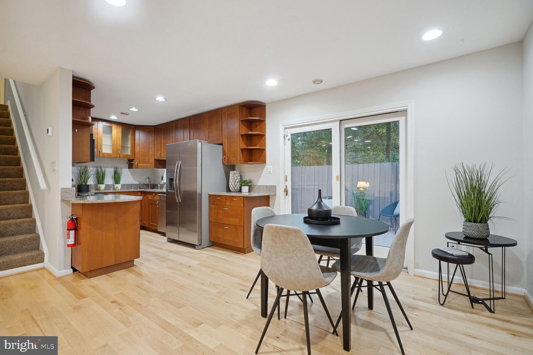 11307 Geddys Court Reston, VA 20191 - Photo 8 of 27 Dining area with Slider to deck