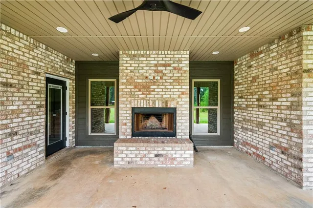 $385,000 | 167 Beeson Road, Pollock, LA 71467