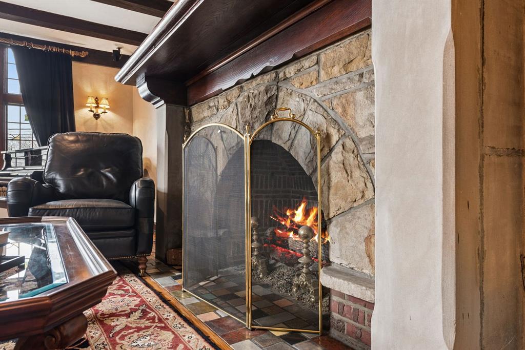 1247 Washington Road Pittsburgh, PA 15228 - Photo 7 of 41 Grand gas fireplace