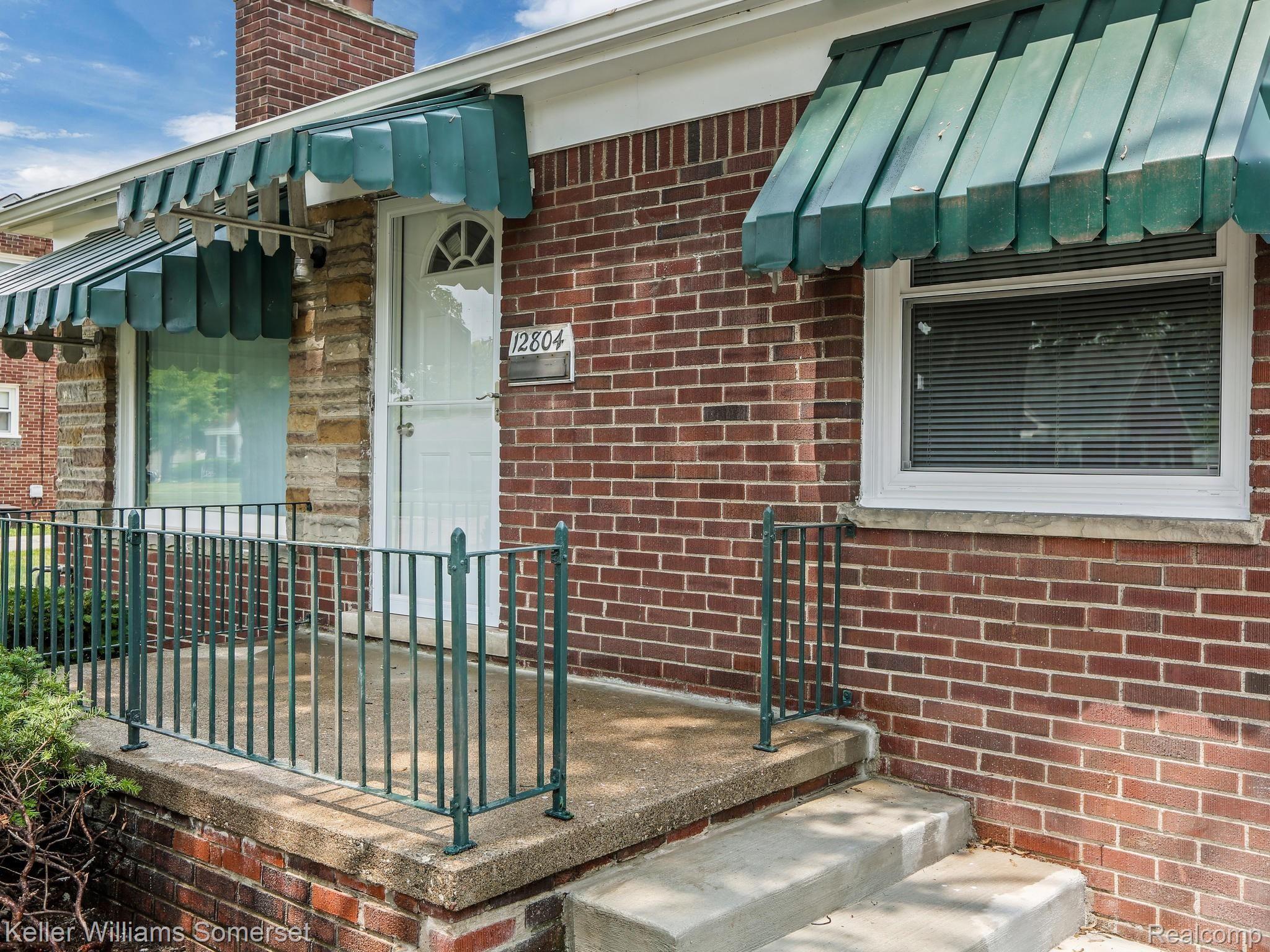12804 Rosedale Street Southgate, MI 48195 - Photo 5 of 27 LARGE PORCH