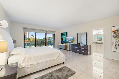 $795,000 | 3970 North Ocean Drive, Unit 6, Singer Island, FL 33404