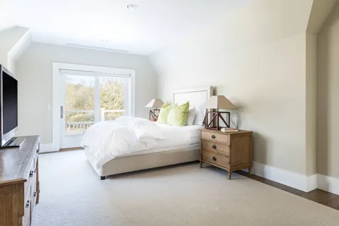 $7,995,000 | 19 Roberts Lane, East Hampton, NY 11937