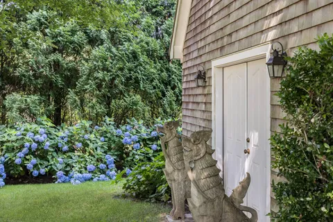 $7,995,000 | 19 Roberts Lane, East Hampton, NY 11937