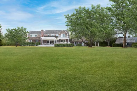 $7,995,000 | 19 Roberts Lane, East Hampton, NY 11937