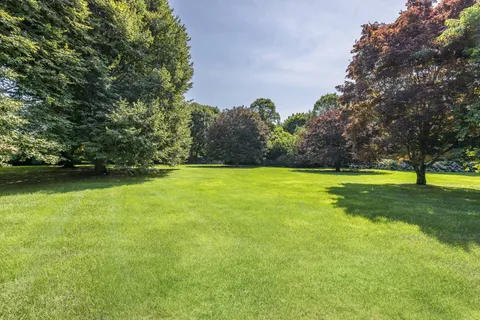 $7,995,000 | 19 Roberts Lane, East Hampton, NY 11937