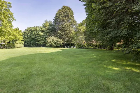 $7,995,000 | 19 Roberts Lane, East Hampton, NY 11937