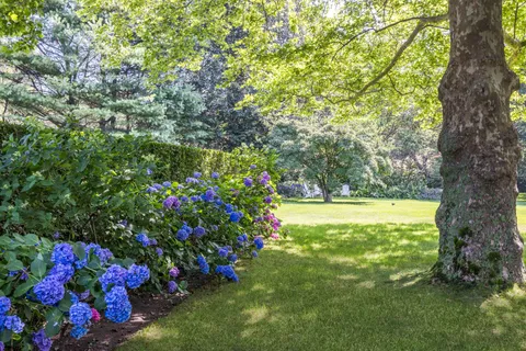 $7,995,000 | 19 Roberts Lane, East Hampton, NY 11937