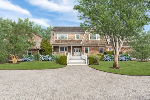 $7,995,000 | 19 Roberts Lane, East Hampton, NY 11937