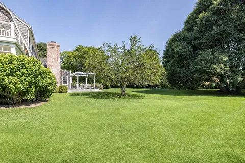 $7,995,000 | 19 Roberts Lane, East Hampton, NY 11937