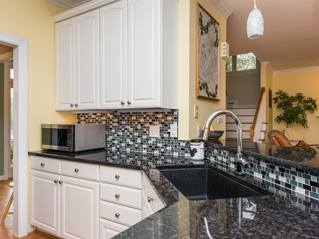 11821 Pembridge Lane Raleigh, NC 27613 - Photo 4 of 23 Kitchen
