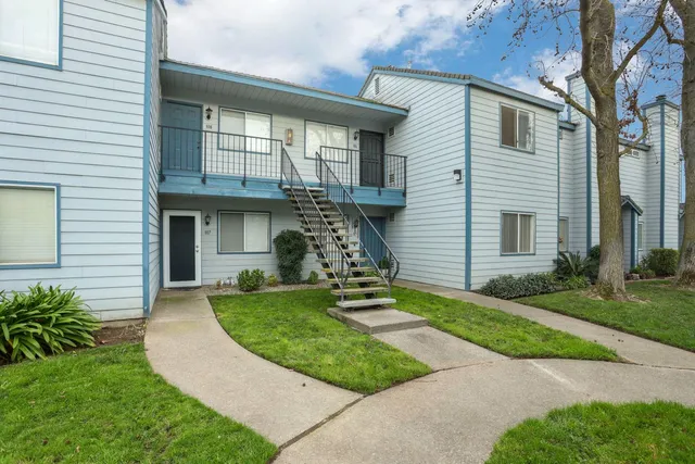 $198,900 | 445 Almond Drive, Unit 106, Lodi, CA 95240