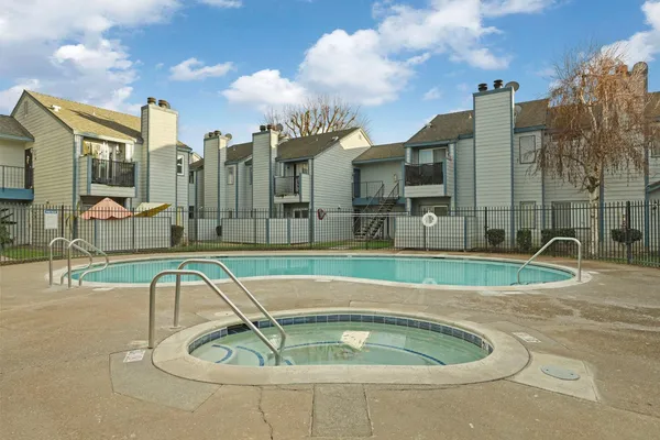 $192,900 | 445 Almond Drive, Unit 106, Lodi, CA 95240