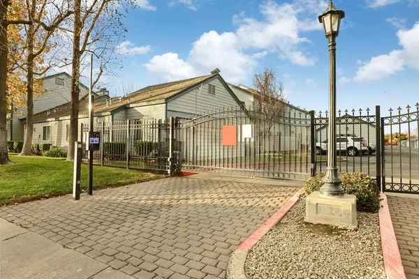 $192,900 | 445 Almond Drive, Unit 106, Lodi, CA 95240