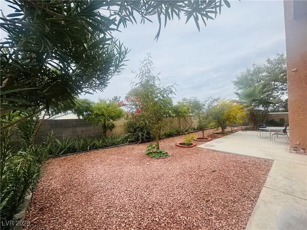 $685,900 | 2209 Exeter Drive, Las Vegas, NV 89156