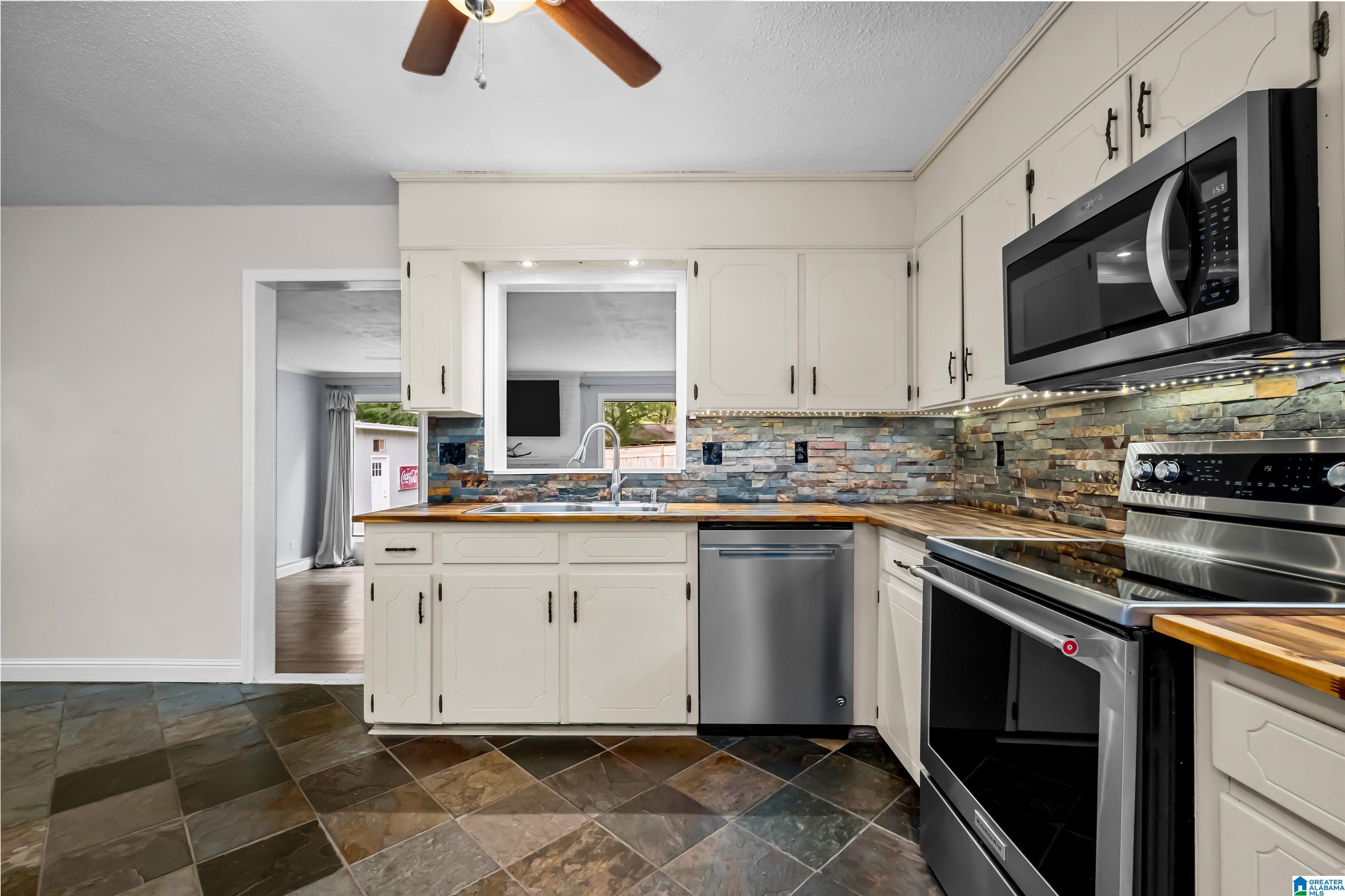 912 Colonial Drive Alabaster, AL 35007 - Photo 17 of 58