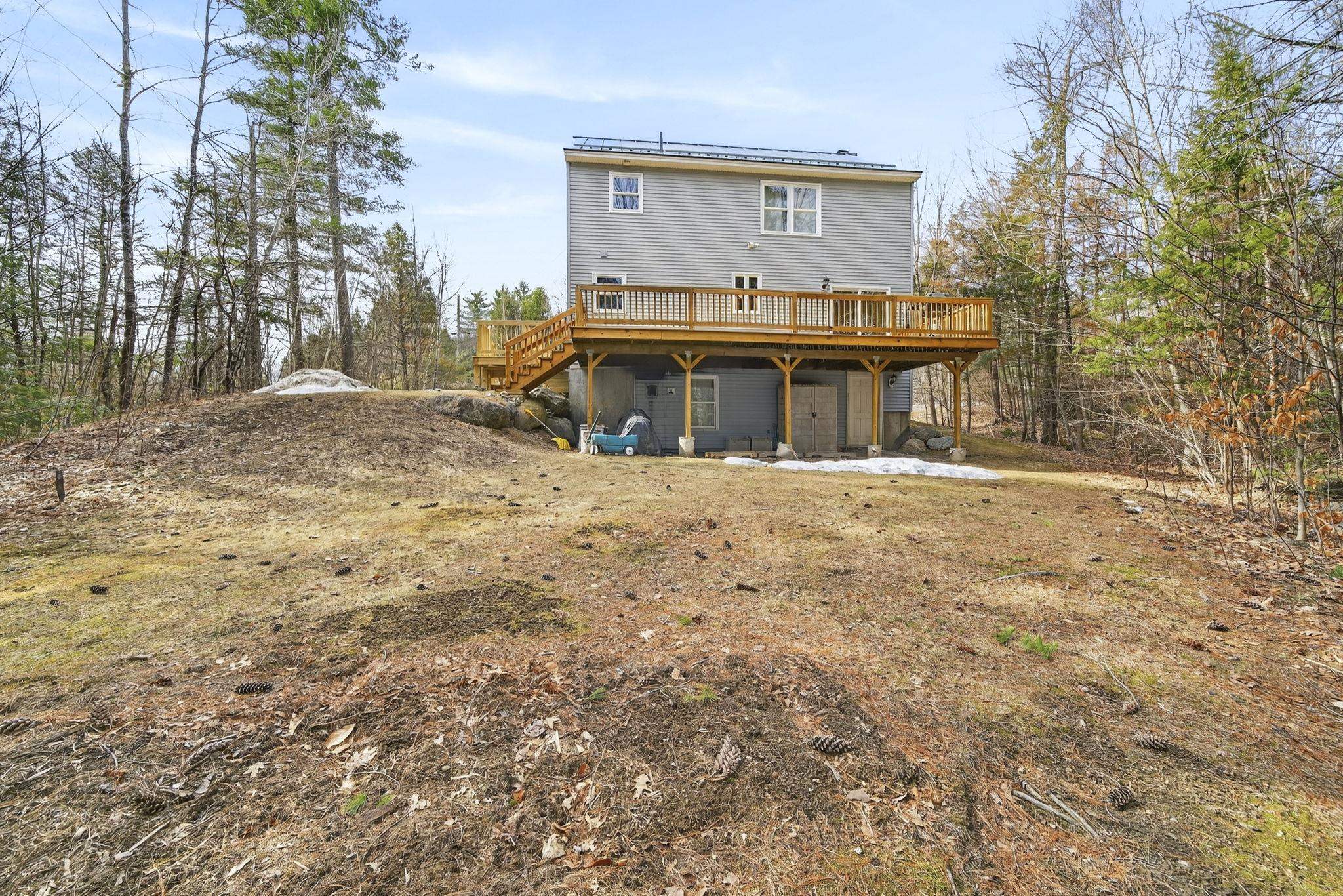 14 Madison Circle Hillsborough, NH 03244 - Photo 2 of 31