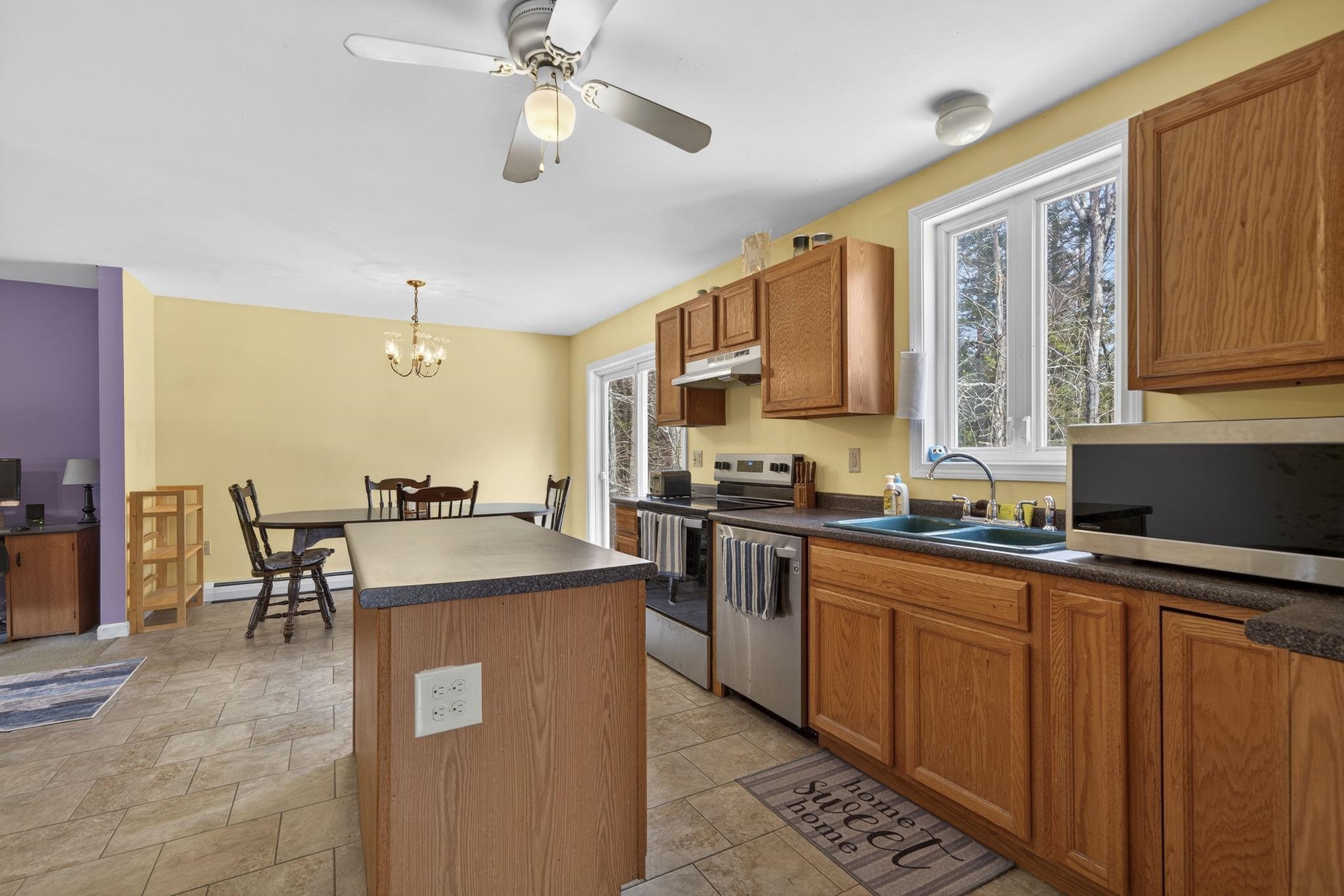 14 Madison Circle Hillsborough, NH 03244 - Photo 5 of 31