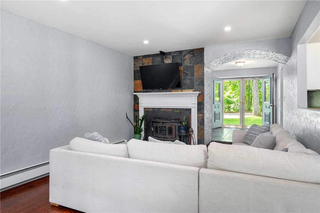 8 Westgate Road Cumberland, RI 02864 - Photo 11 of 36