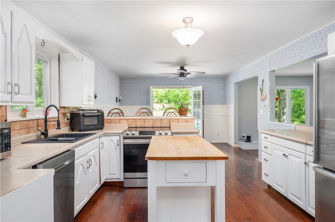 8 Westgate Road Cumberland, RI 02864 - Photo 14 of 36