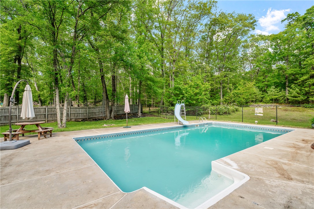 8 Westgate Road Cumberland, RI 02864 - Photo 27 of 36