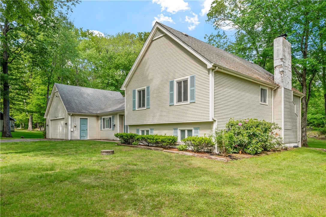 8 Westgate Road Cumberland, RI 02864 - Photo 4 of 36
