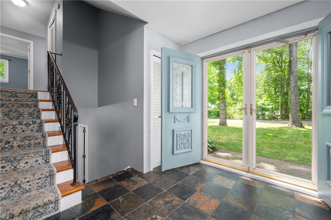 8 Westgate Road Cumberland, RI 02864 - Photo 6 of 36