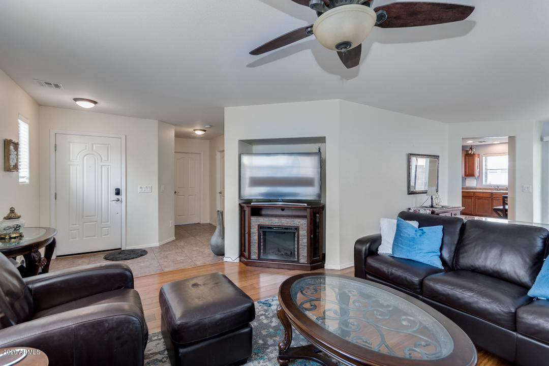 1738 South Martingale Road Gilbert, AZ 85295 - Photo 11 of 41 Great Room to Dining