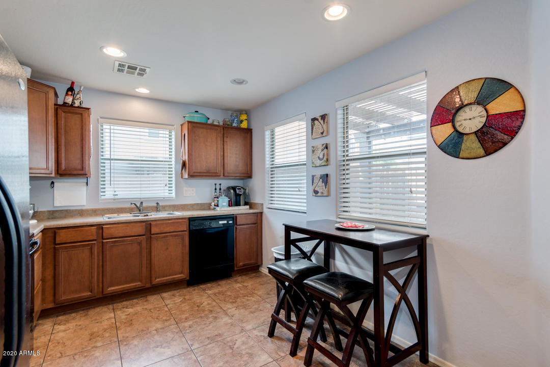 1738 South Martingale Road Gilbert, AZ 85295 - Photo 18 of 41 Kitchen