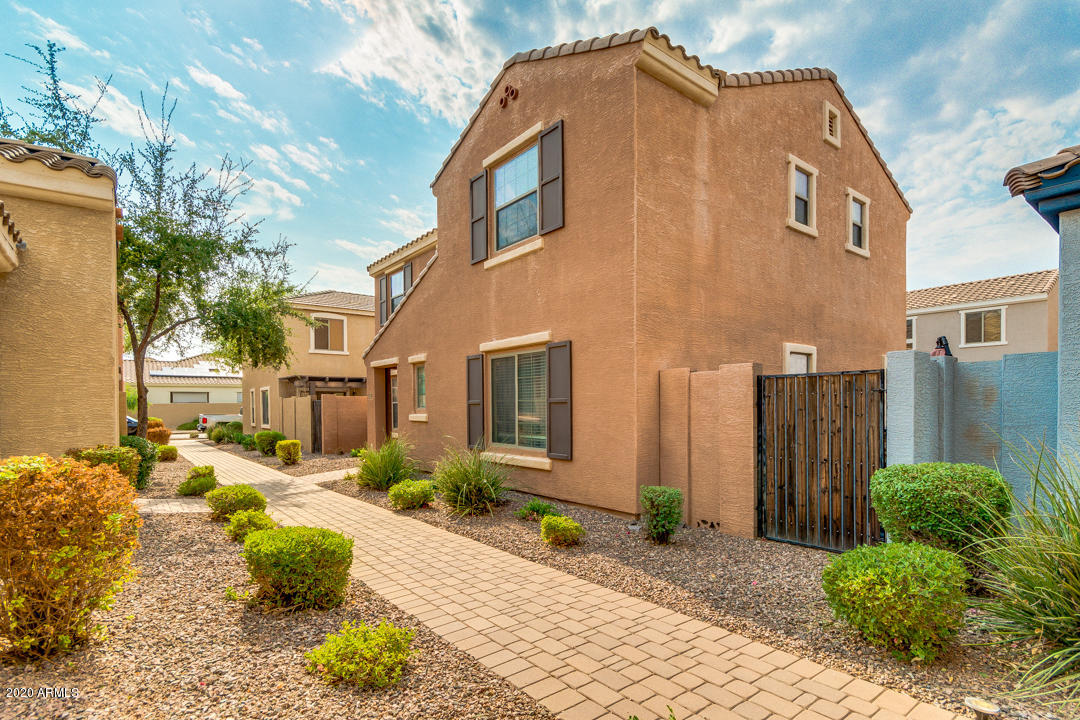 1738 South Martingale Road Gilbert, AZ 85295 - Photo 3 of 41 03-Martingale