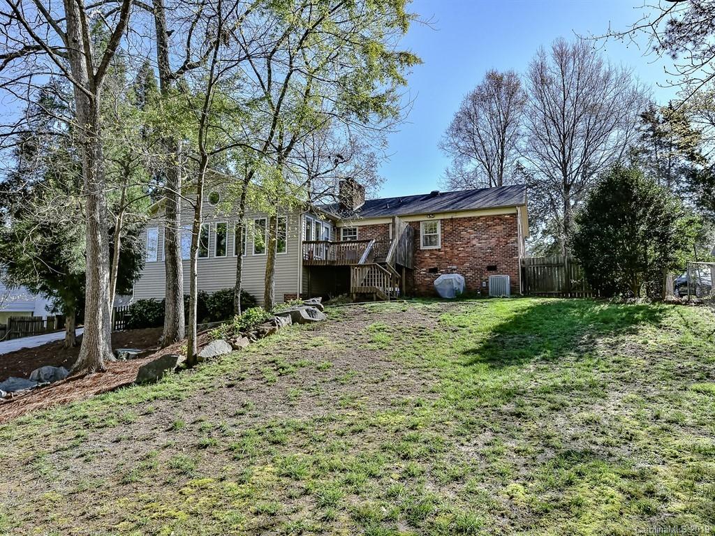 5300 Guildbrook Road Charlotte, NC 28226 - Photo 33 of 35 a front view of a house with garden