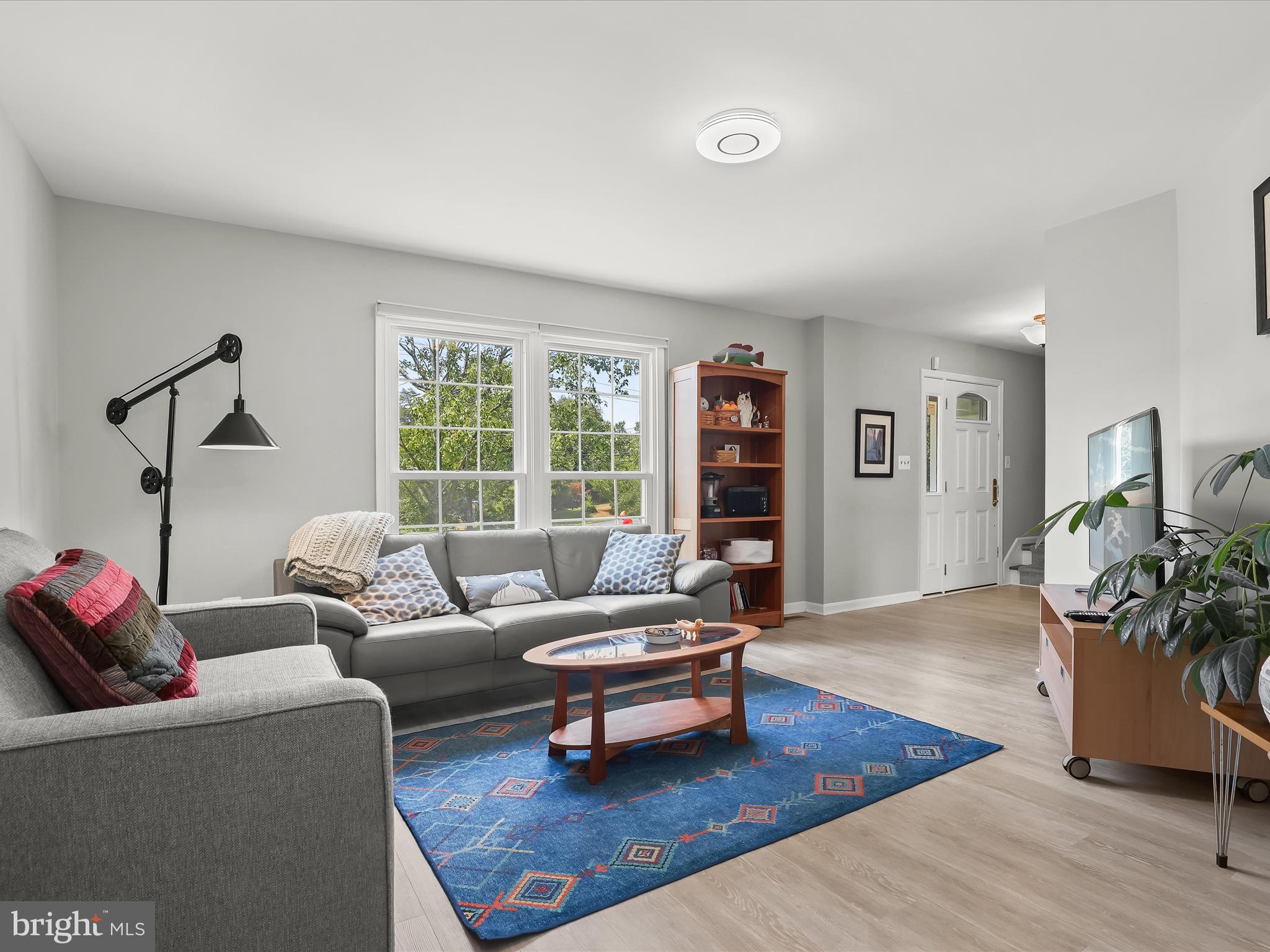 2102 Cool Spring Road Adelphi, MD 20783 - Photo 6 of 47 a living room with furniture and a potted plant