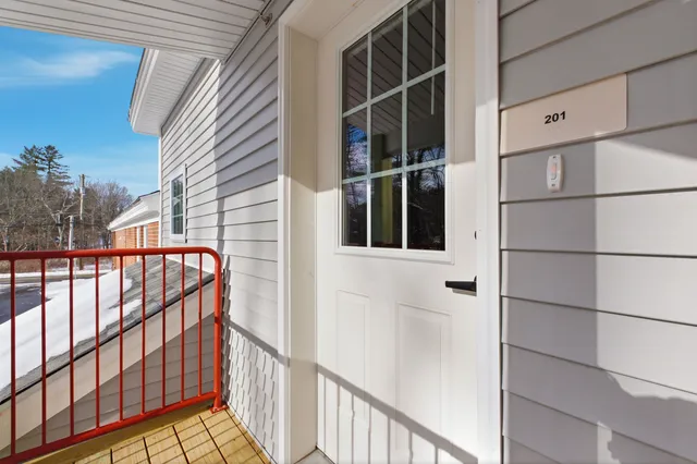 $2,275 | 15 Mountain Road, Unit 201, Goffstown, NH 03045