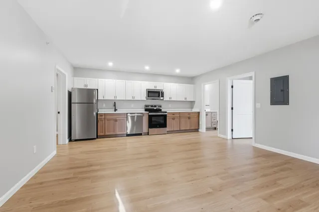 $2,275 | 15 Mountain Road, Unit 201, Goffstown, NH 03045