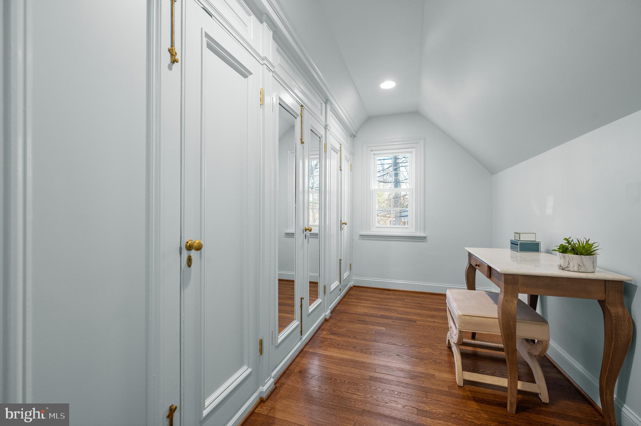 106 Deep Dene Road Villanova, PA 19085 - Photo 25 of 42 Ensuite Primary dressing rm and closets