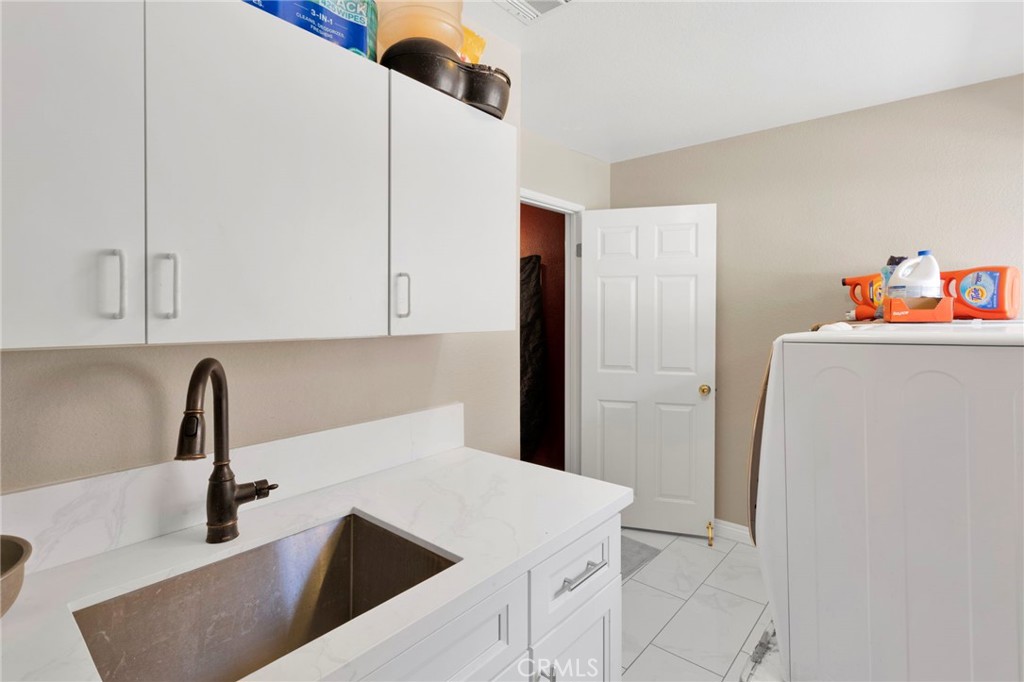 20430 Rancherias Road Apple Valley, CA 92307 - Photo 38 of 72 laundry Room
