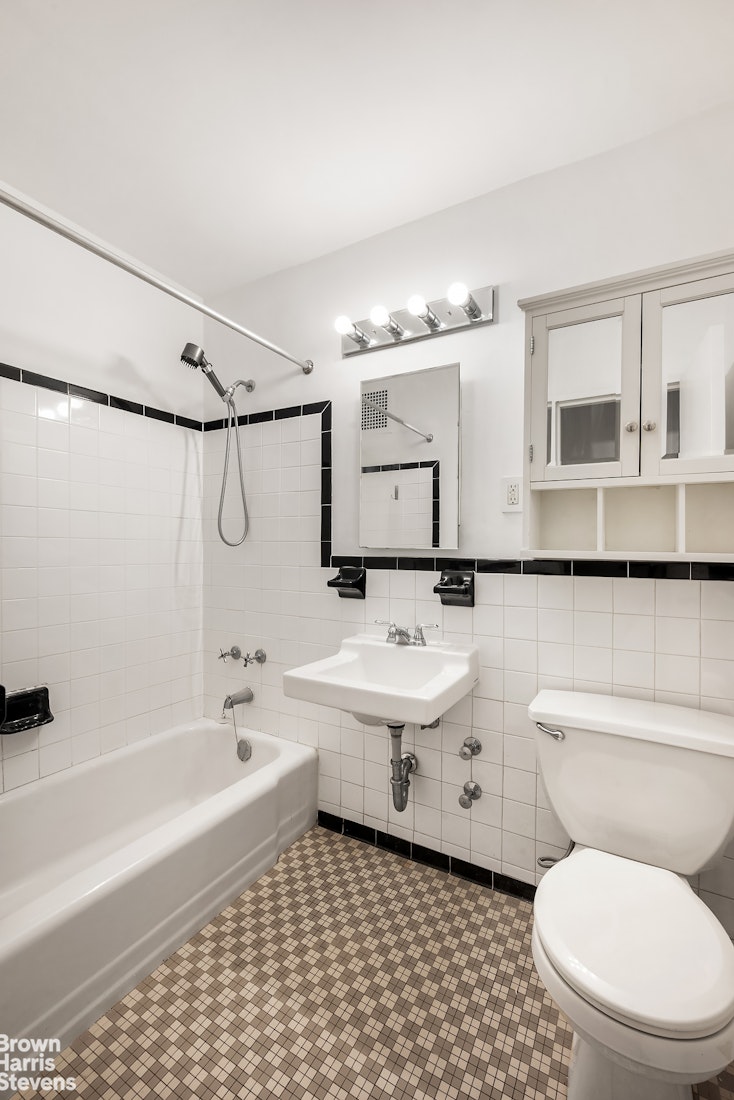 210 East Broadway, Unit H1305 Manhattan, NY 10002 - Photo 7 of 9