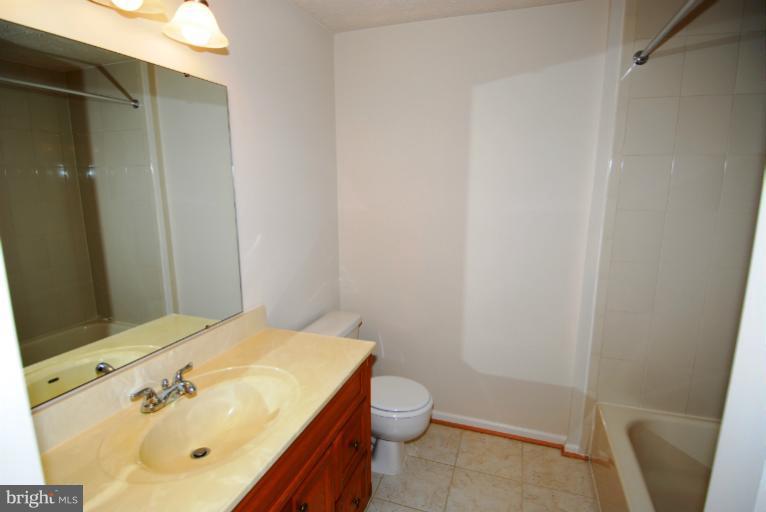 7559 Aspenpark Road Lorton, VA 22079 - Photo 1 of 14 Hall Bath