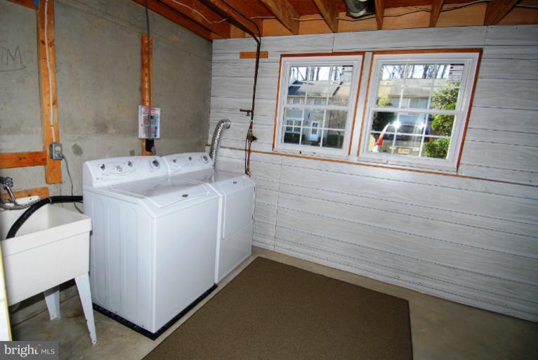 7559 Aspenpark Road Lorton, VA 22079 - Photo 2 of 14 Laundry Room