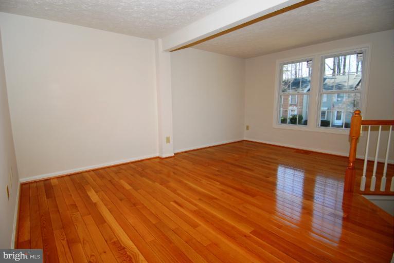 7559 Aspenpark Road Lorton, VA 22079 - Photo 11 of 14 Living Room