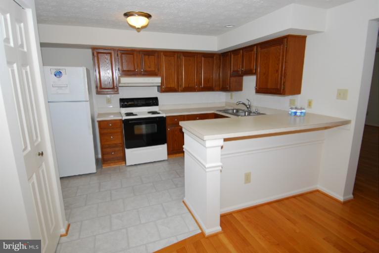 7559 Aspenpark Road Lorton, VA 22079 - Photo 3 of 14 Kitchen