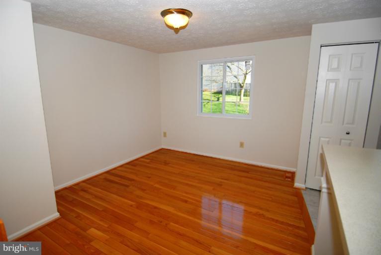7559 Aspenpark Road Lorton, VA 22079 - Photo 4 of 14 Dining Room