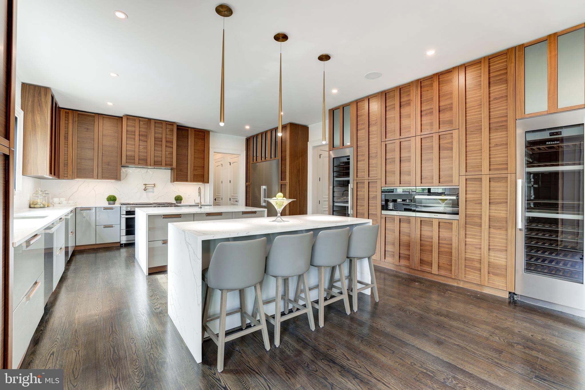 1332 McCay Lane McLean, VA 22101 - Photo 17 of 61 Gourmet Kitchen - Bar Seating