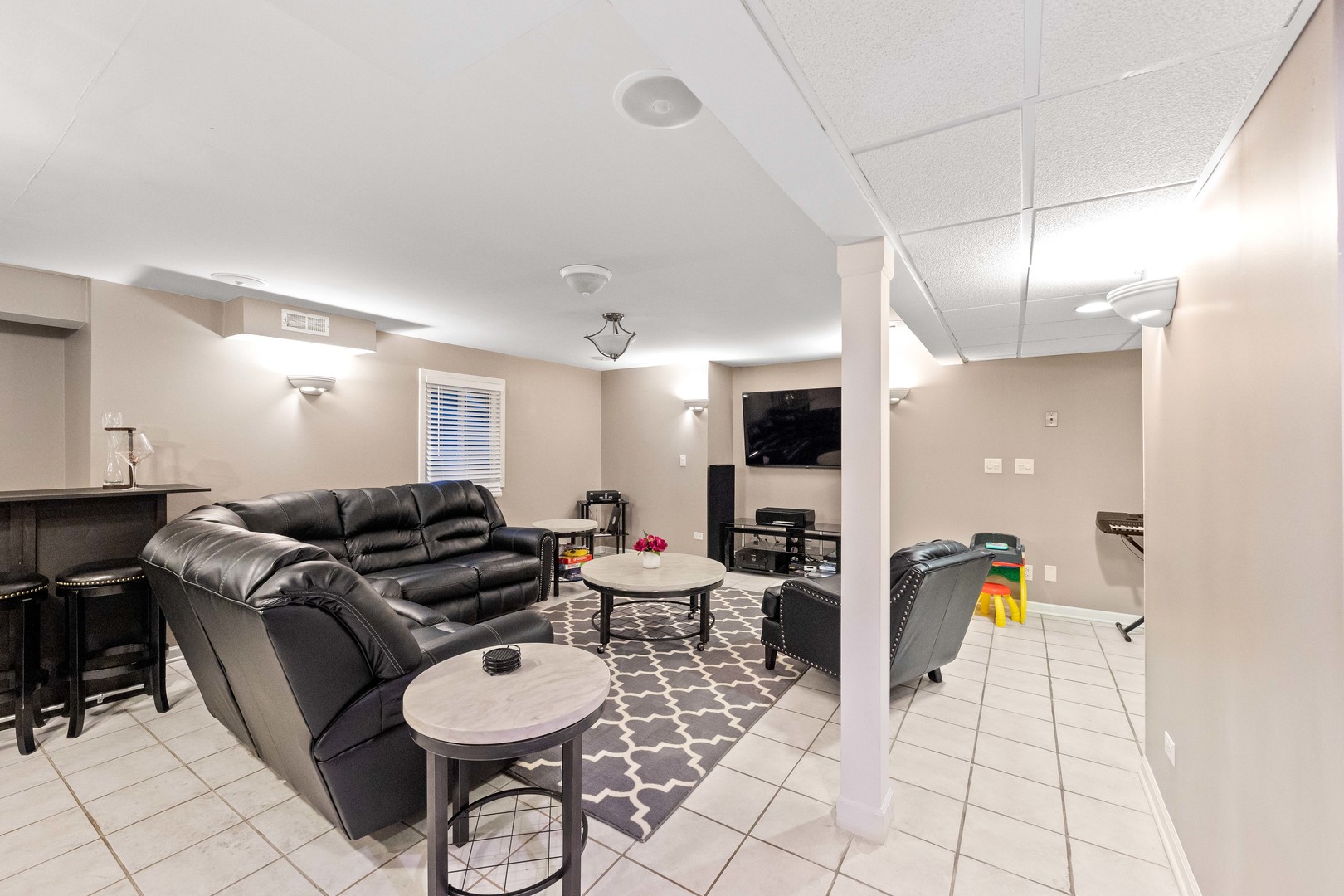327 Berkeley Drive Bolingbrook, IL 60440 - Photo 29 of 50 a living room with furniture and a table