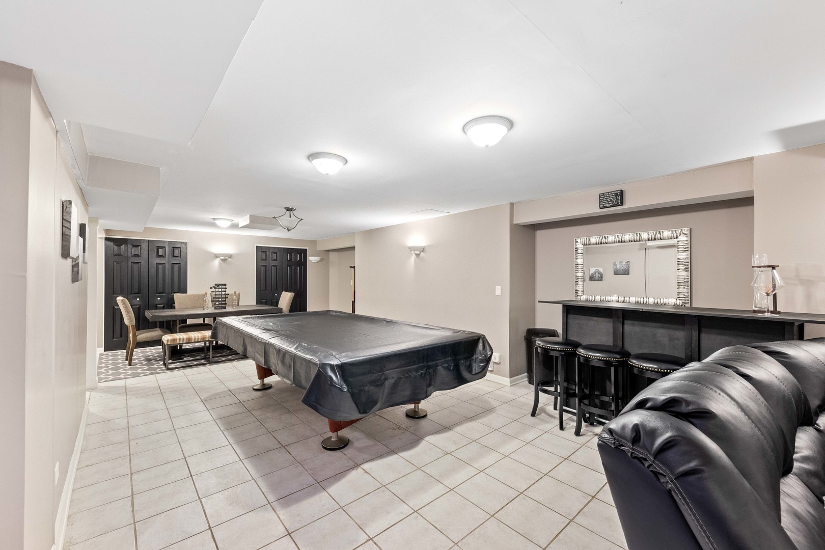 327 Berkeley Drive Bolingbrook, IL 60440 - Photo 31 of 50 a living room with furniture gym equipment and a window