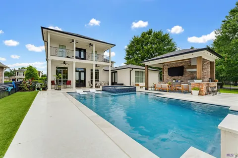 $740,000 | 6216 Breeze Point Drive, Gonzales, LA 70737
