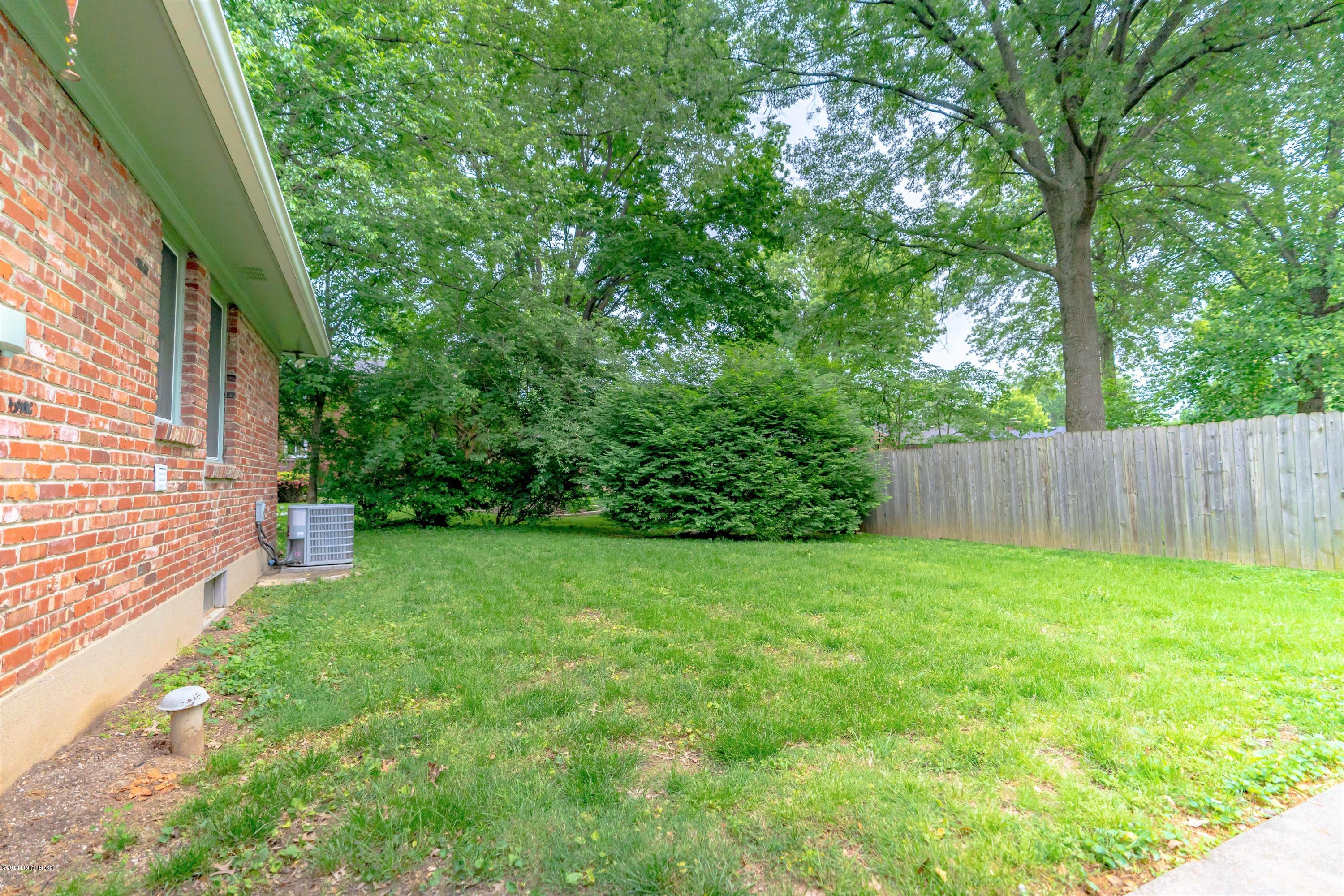 8612 Banbridge Road Louisville, KY 40242 - Photo 26 of 27 Yard