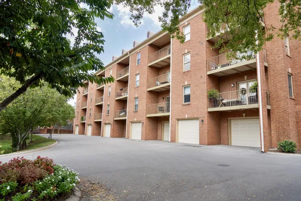 $2,600 | 3334 Hillsboro Pike, Nashville, TN 37215