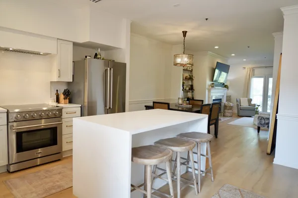 $2,600 | 3334 Hillsboro Pike, Nashville, TN 37215